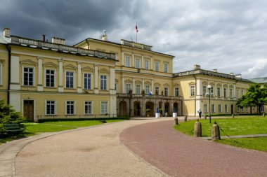 Pulawy, Lubelskie Voyvodeship / Polonya - 29 Mayıs 2022: Pulawy 'deki Czartoryski Düklerinin sarayı ve park kompleksi.