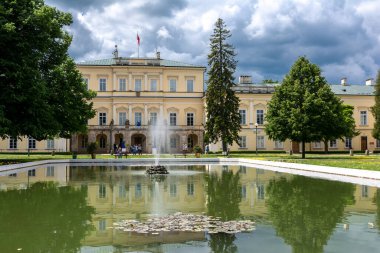 Pulawy, Lubelskie Voyvodeship / Polonya - 29 Mayıs 2022: Pulawy 'deki Czartoryski Düklerinin sarayı ve park kompleksi.