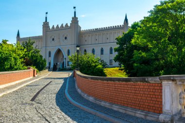 Lublin, Lubelskie Voyvoda / Polonya - 10 Temmuz 2022: Lublin, Polonya Kraliyet Kalesi. Başlangıçta Rönesans tarzında, fakat 1824-1826 yılları arasında İngiliz neogotik tarzında yeniden inşa edildi.