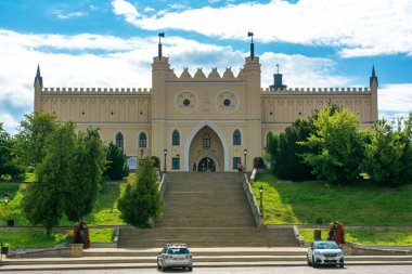 Lublin, Lubelskie Voyvoda / Polonya - 10 Temmuz 2022: Lublin, Polonya Kraliyet Kalesi. Başlangıçta Rönesans tarzında, fakat 1824-1826 yılları arasında İngiliz neogotik tarzında yeniden inşa edildi.