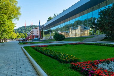 Krynica Zdroj, Maopolskie Voyvodeship / Polonya - 16 Temmuz 2022: Krynica-Zdrj - Polonya 'nın Maopolskie Voyvodeship şehrinde, Nowosdecki İlçesinde, Krynica-Zdrj kentsel-kırsal komününün merkezi..