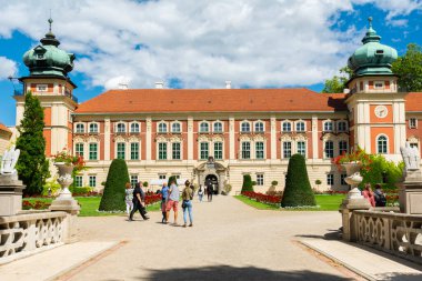 Lancut, Podkarpackie Voyvodeship / Polonya - 17 Temmuz 2022: Castle in Lancut, in. Lancut 'taki Lubomirski ve Potocki Şatosu. Lancut, Subcarpathian Eyaleti' ndeki eski bir büyük patron konutu. Lancut 'taki Castle Müzesi' nin merkezi..