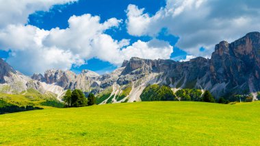 Dolomitler İtalya - 29 Ağustos 2022: Dolomitler - İtalya 'nın kuzeydoğu kesiminde, Doğu Alplerindeki Güney Kireçtaşı Alpleri' nin bir kısmında.