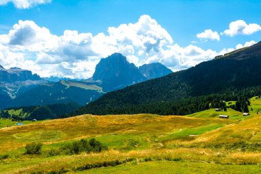 Dolomitler İtalya - 29 Ağustos 2022: Dolomitler - İtalya 'nın kuzeydoğu kesiminde, Doğu Alplerindeki Güney Kireçtaşı Alpleri' nin bir kısmında.