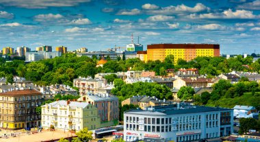 Lublin, Lublin Voyvoda / Polonya - 24 Temmuz 2022: Lublin 'deki onkoloji hastanesinin Lublin' deki Kraliyet Kalesi 'nin kale kulesinden görünüşü.