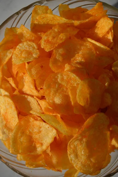 Goldene Gebratene Chips Einer Glasschüssel — Stockfoto