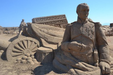 Napolyon adındaki barbarın kum heykeli.