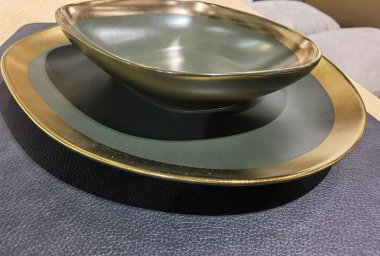 Çay demliği ve çay, saat beş çayı.