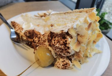 Ünlü Alman Kara Orman keki