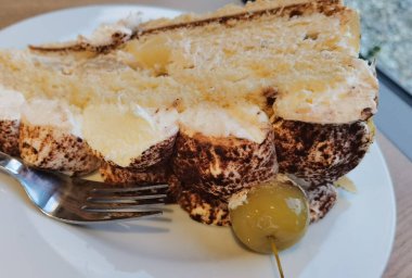 Ünlü Alman Kara Orman keki