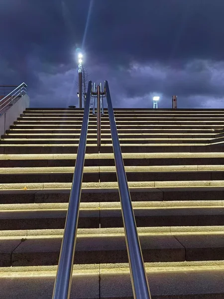 Treppe Mit Beleuchtung Der Abenddämmerung — Stockfoto