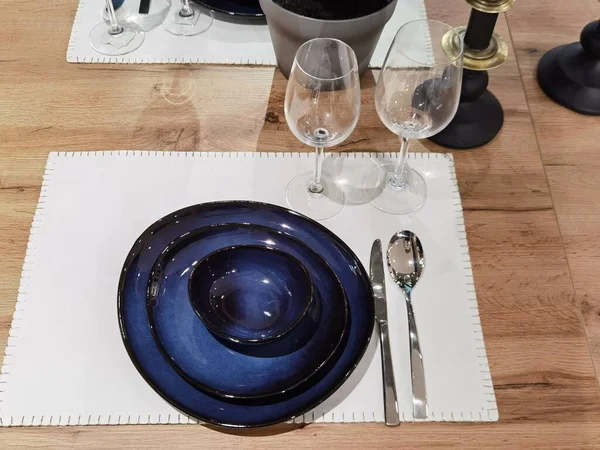 Akşam Yemeği Için Tabak Minderli Masayı Hazırla — Stok fotoğraf