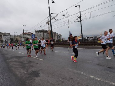 İstanbul Maratonu 07.11.2021 Galata Köprüsü 'nde sporcular