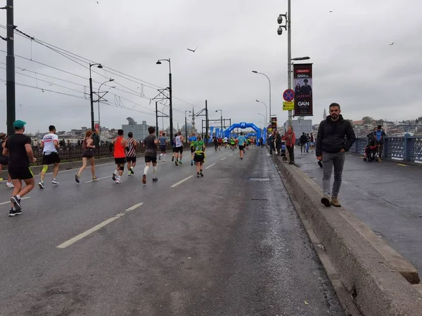 Maraton Stambule 2021 Sportowców Moście Galata — Zdjęcie stockowe