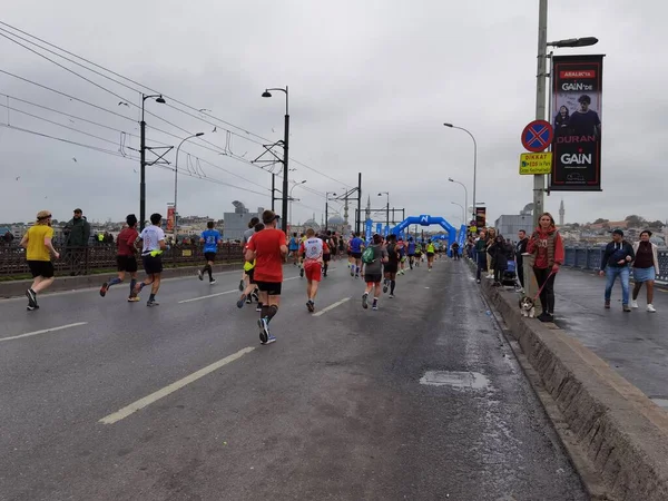 Istanbul Marathon 2021 Athletes Galata Bridge — Stock Photo, Image