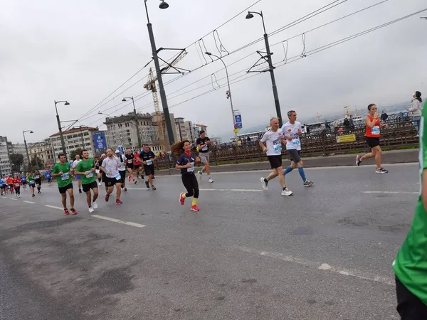 Istanbul Marathon 2021 Athlètes Sur Pont Galata — Photo