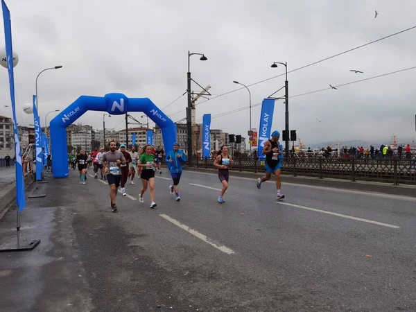 Istanbul Marathon 2021 Atleten Galata Brug — Stockfoto