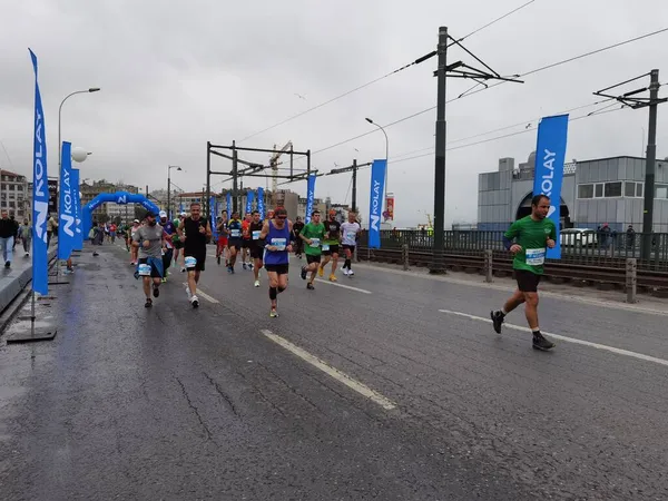 Maratón Istanbul 2021 Atletas Puente Galata —  Fotos de Stock