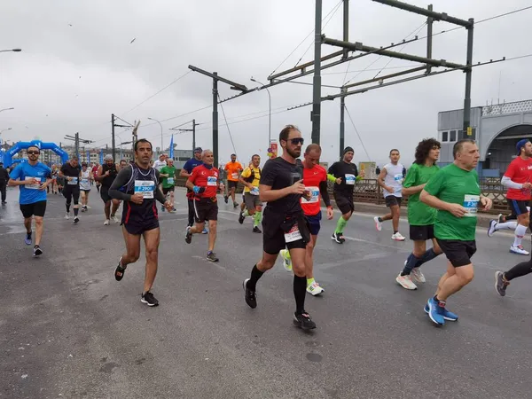 Maratón Istanbul 2021 Atletas Puente Galata — Foto de Stock