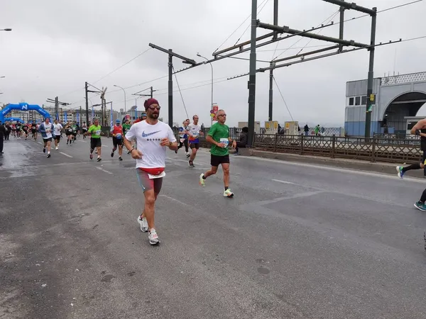 Istanbul Marathon 2021 Athletes Galata Bridge — Stock Photo, Image