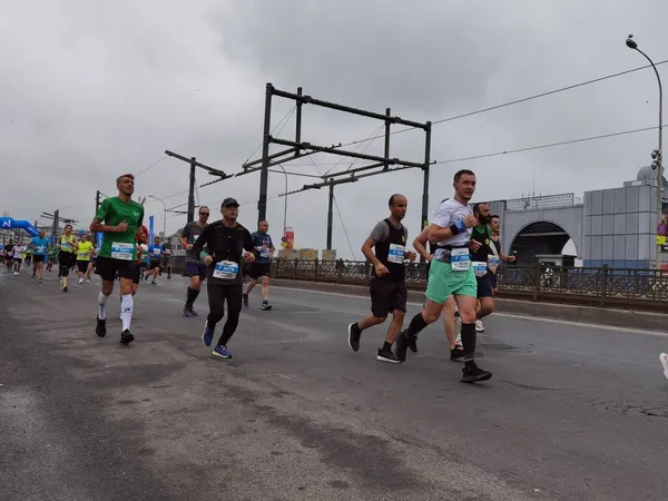 Istanbul Marathon 2021 Athleten Auf Der Galatabrücke — Stockfoto