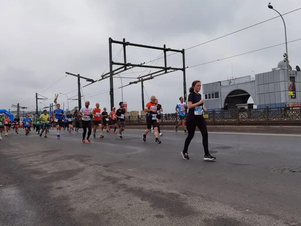 Maratón Istanbul 2021 Atletas Puente Galata —  Fotos de Stock