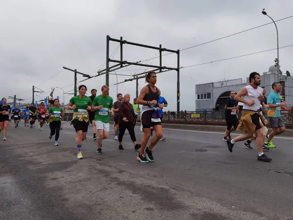 Stanbul Maratonu 2021 Galata Köprüsü Nde Sporcular — Stok fotoğraf