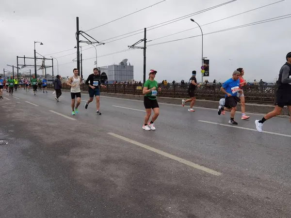 Maraton Stambule 2021 Sportowców Moście Galata — Zdjęcie stockowe