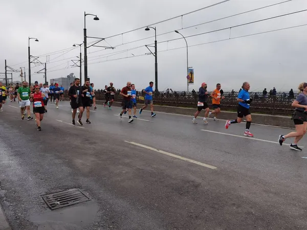 Maratón Istanbul 2021 Atletas Puente Galata —  Fotos de Stock