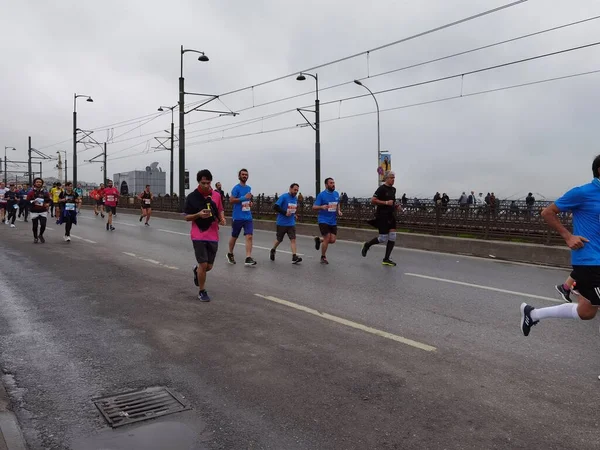 Istanbul Marathon 2021 Athletes Galata Bridge — Stock Photo, Image