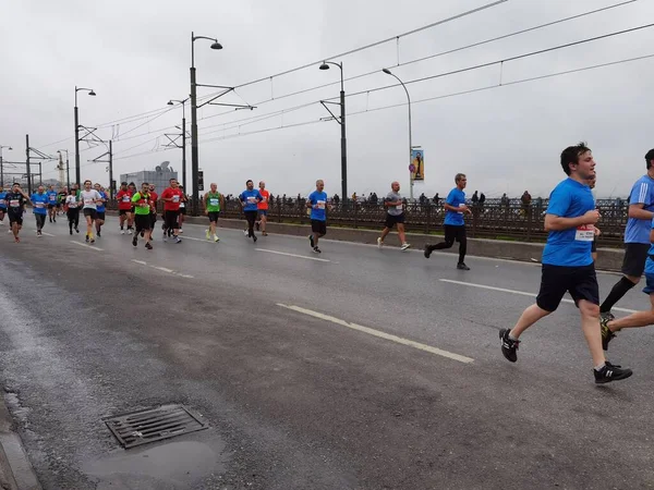 Istanbul Marathon 2021 Atleten Galata Brug — Stockfoto