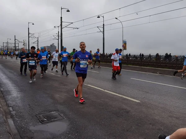 Istanbul Marathon 2021 Athletes Galata Bridge — Stock Photo, Image