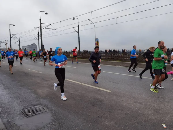 Maratón Istanbul 2021 Atletas Puente Galata — Foto de Stock