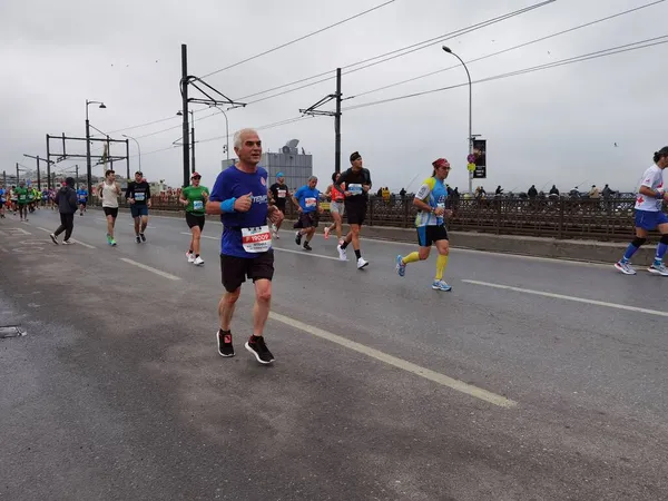 Istanbulský Maraton 2021 Atleti Galatovém Mostě Stock Snímky