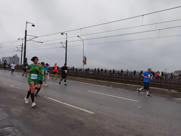 Maraton Stambule 2021 Sportowców Moście Galata — Zdjęcie stockowe