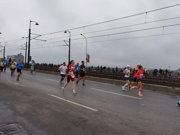 Istanbul Marathon 2021 Athletes Galata Bridge — Stock Photo, Image