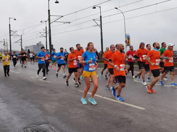 Stanbul Maratonu 2021 Galata Köprüsü Nde Sporcular — Stok fotoğraf