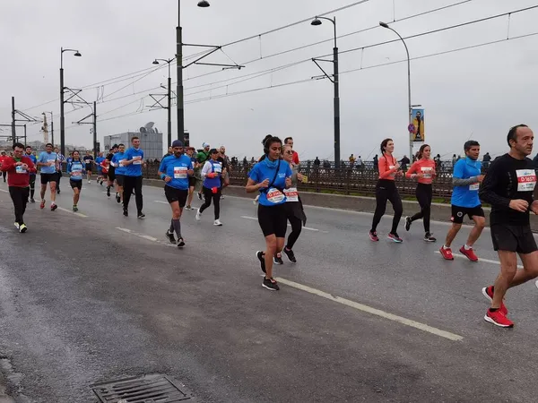 Maratón Istanbul 2021 Atletas Puente Galata —  Fotos de Stock