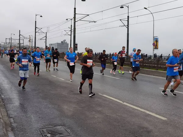 Maraton Stambule 2021 Sportowców Moście Galata — Zdjęcie stockowe