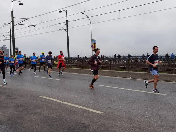 Istanbul Marathon 2021 Athlètes Sur Galata Bridg — Photo