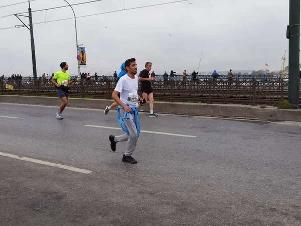 Istanbul Marathon 2021 Athleten Auf Galatebrücke — Stockfoto