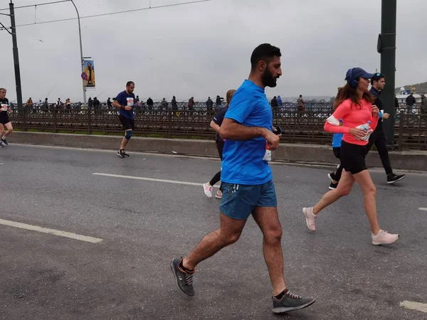 Istanbul Marathon 2021 Athlètes Sur Galata Bridg — Photo