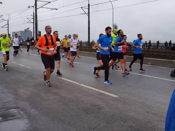 Stanbul Maratonu 2021 Galata Köprüsü Sporcuları — Stok fotoğraf