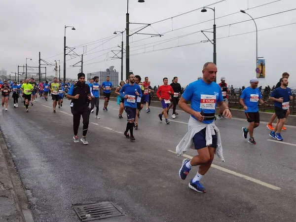 Istanbul Marathon 2021 Athleten Auf Galatebrücke — Stockfoto