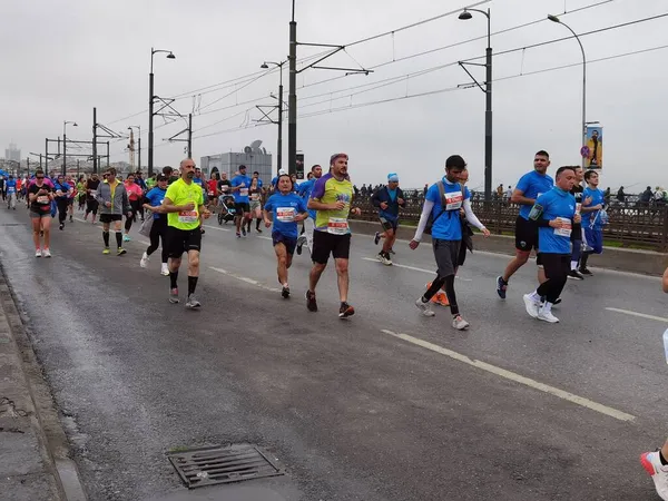 Maratón Estambul 2021 Atletas Puente Galata —  Fotos de Stock