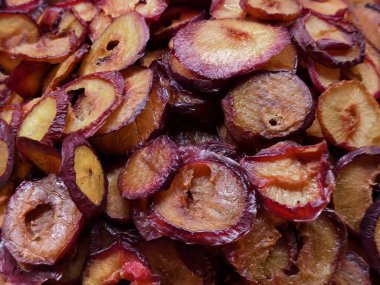 Kurumuş meyveler izole edilmiş ama büyük miktarlarda.