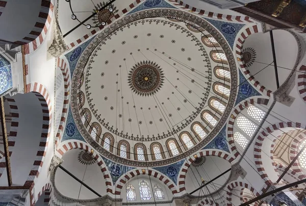 İstanbul 'daki Yeni Taksim Camii