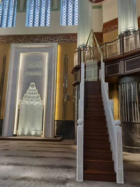 Yeni inşa edilen Taksim Camii 'nin İstanbul taksim iç dekorasyonu 2021.11.07 saat 08: 40