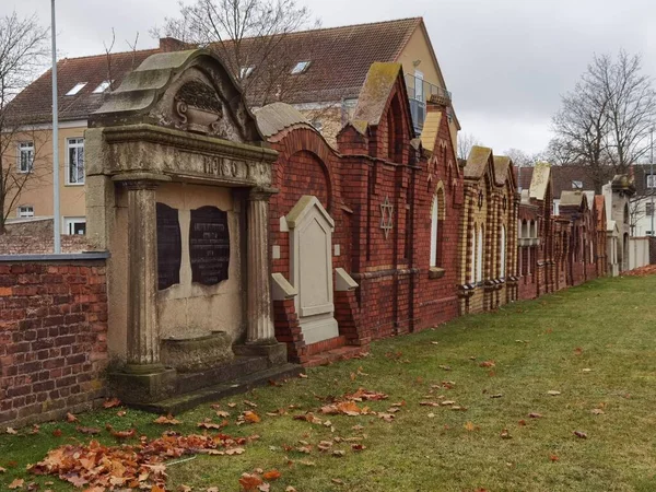 Brandenburg 'daki Yahudi mezarlığı bugün 1. Dünya Savaşı' nda yok edildi.