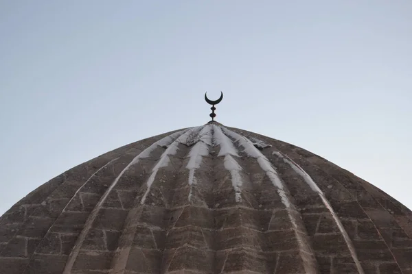 Egy Mecset Kupolája Mardinban Gyönyörű Sárga Homokkőből Amit Évszázadokkal Ezelőtt — Stock Fotó